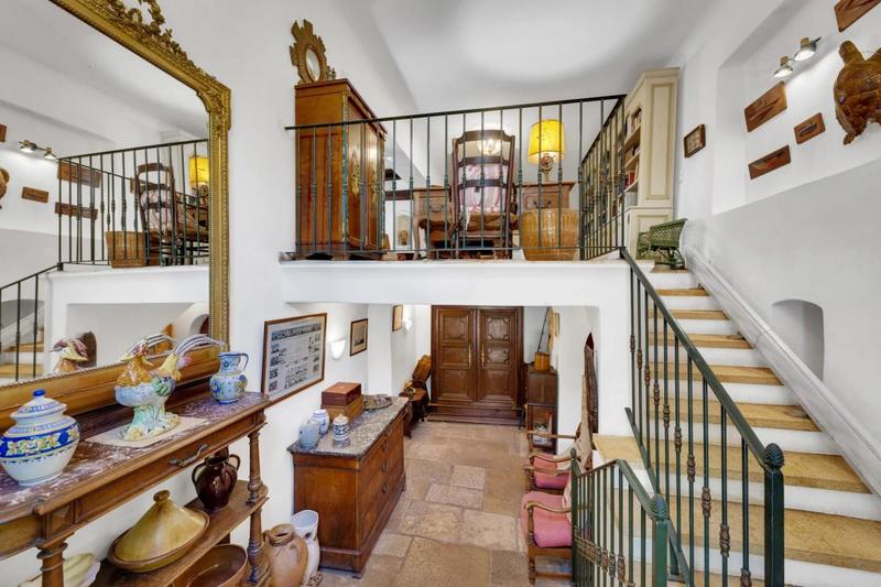 Maison - 342 m² - 9 pièces