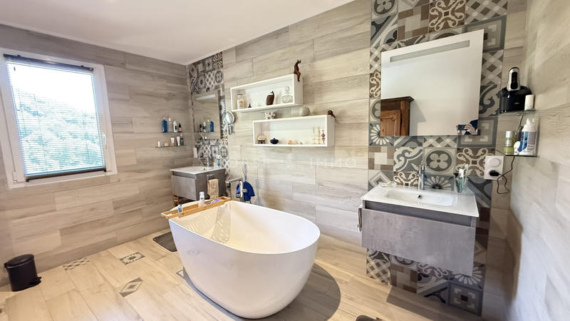 Maison - 200 m² - 6 pièces