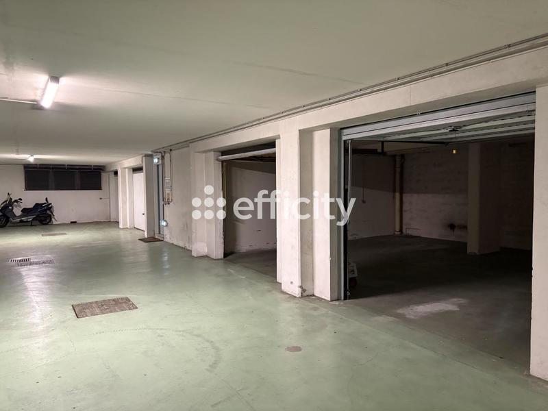 Parking / Garage - 49 m²