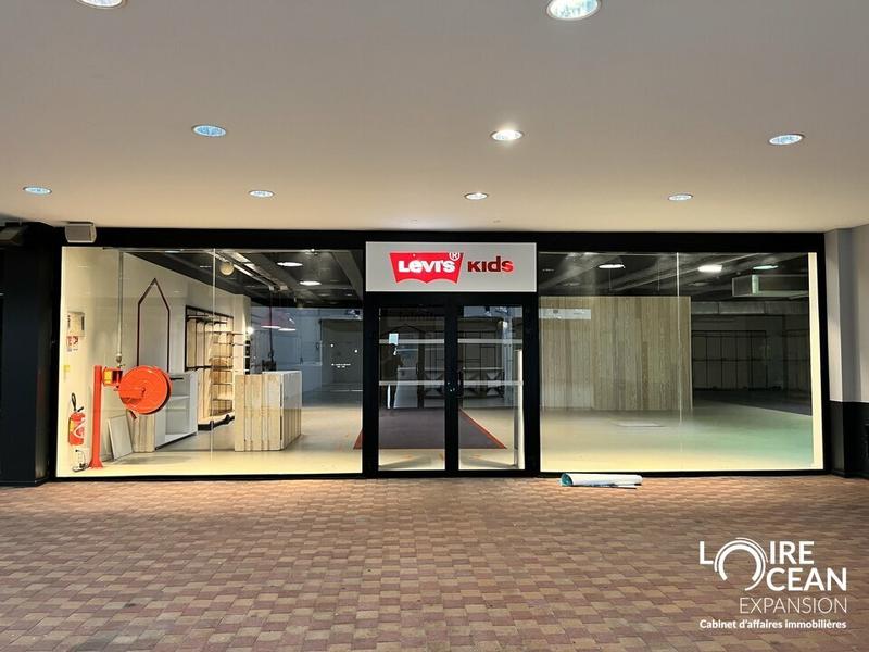 Local commercial - 1 600 m²