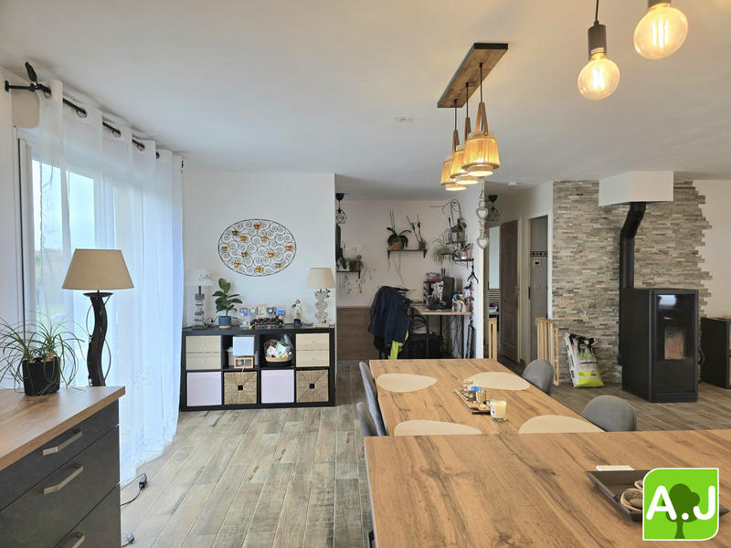 Maison traditionnelle - 90 m² - 5 pièces