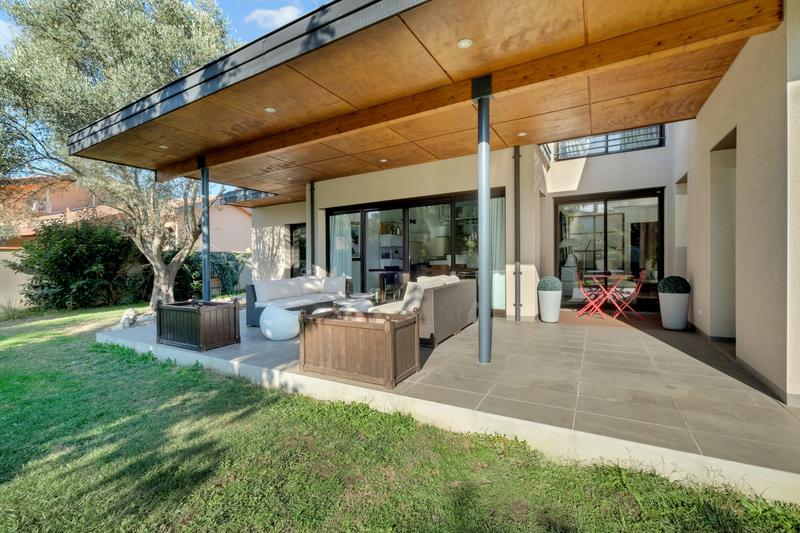 Maison contemporaine - 198 m² - 6 pièces