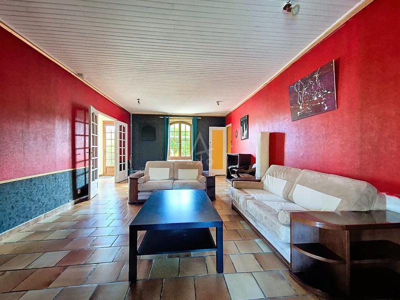 Maison - 575 m² - 16 pièces