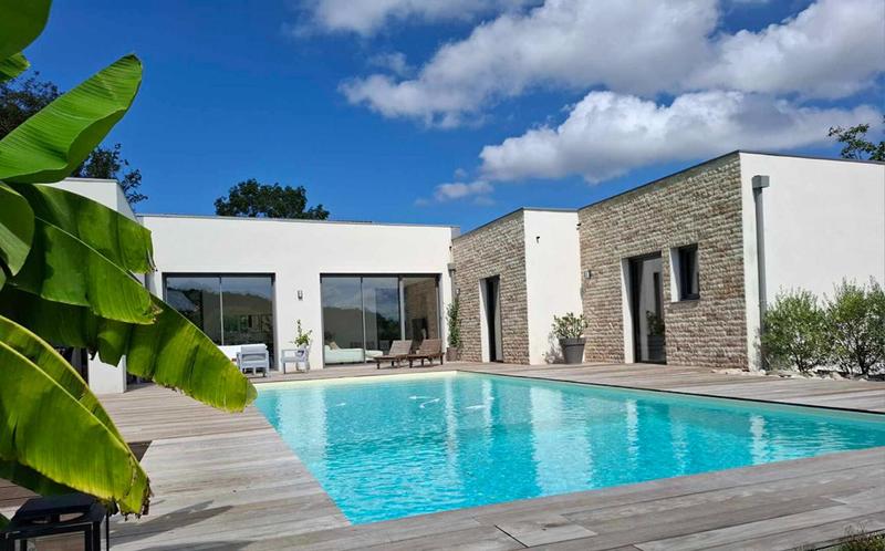 Maison - 220 m² - 6 pièces