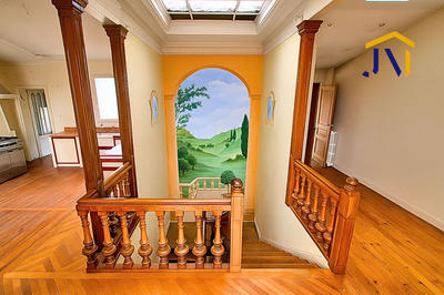 Appartement - 192 m² - 5 pièces