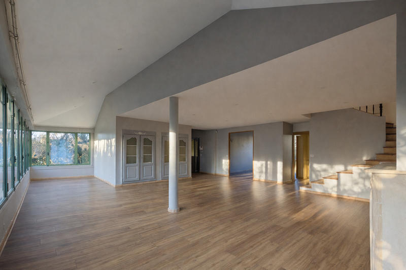 Propriété - 230 m² - 6 pièces