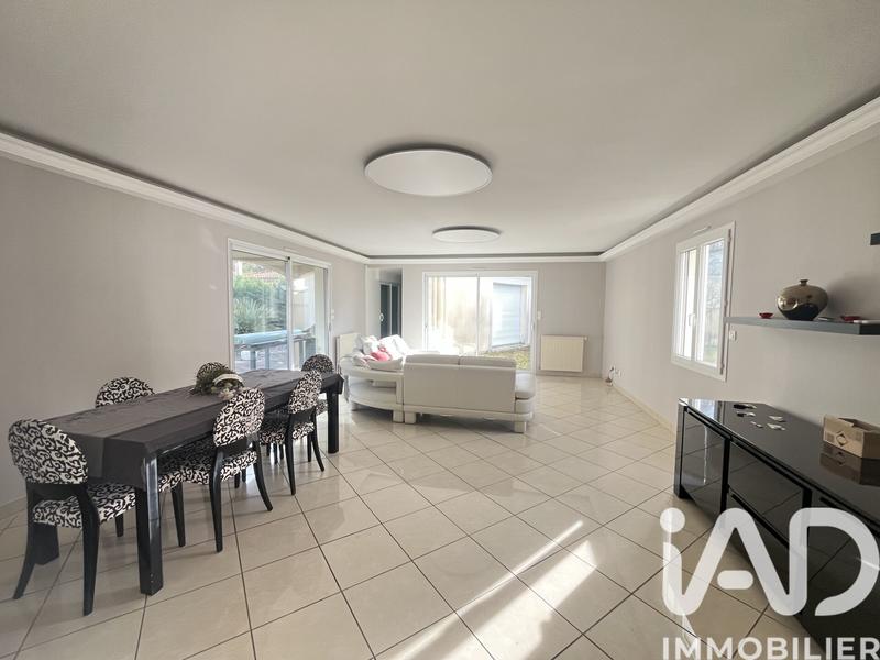 Maison - 211 m² - 7 pièces