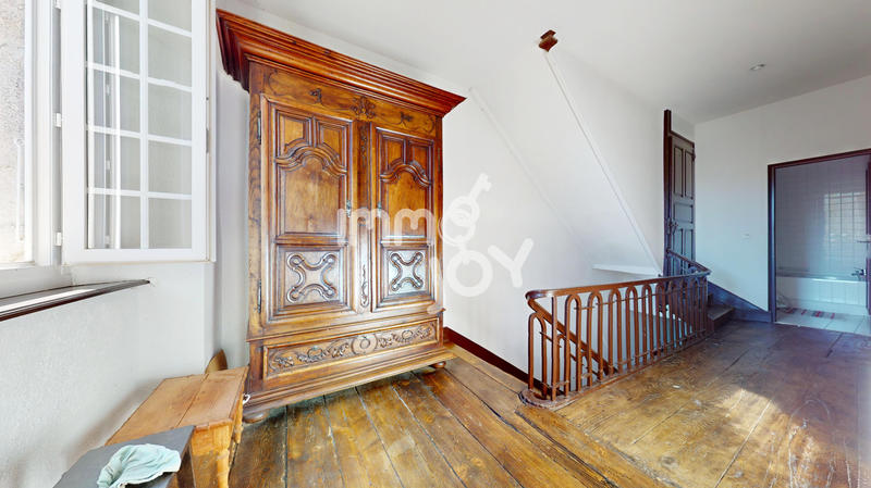 Maison - 210 m² - 9 pièces