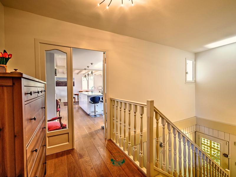 Maison - 190 m² - 6 pièces