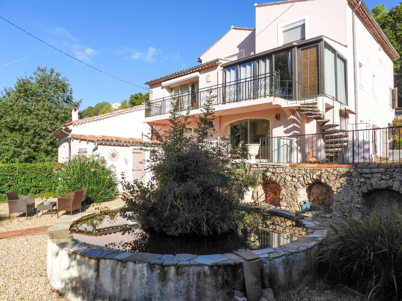 Maison - 272 m² - 9 pièces