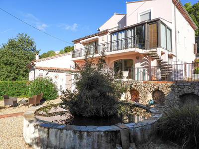 Maison - 272 m² - 9 pièces