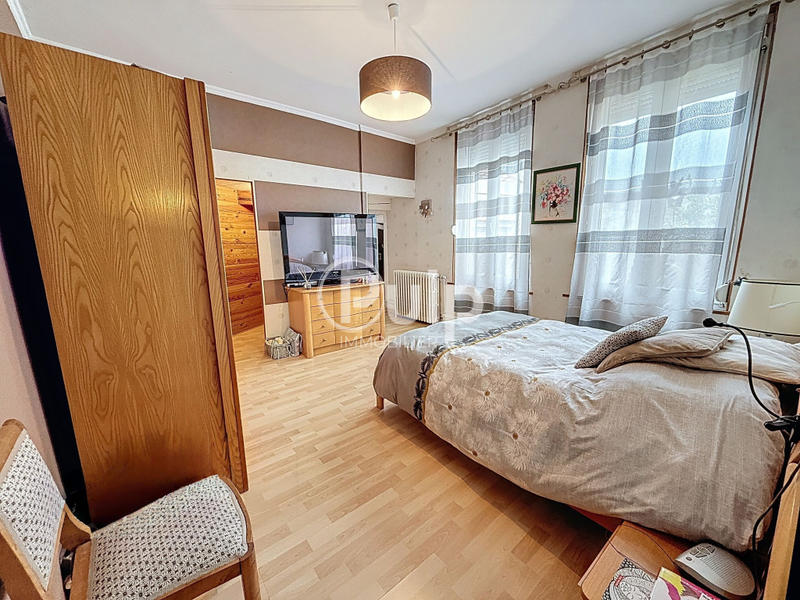 Maison - 210 m² - 10 pièces