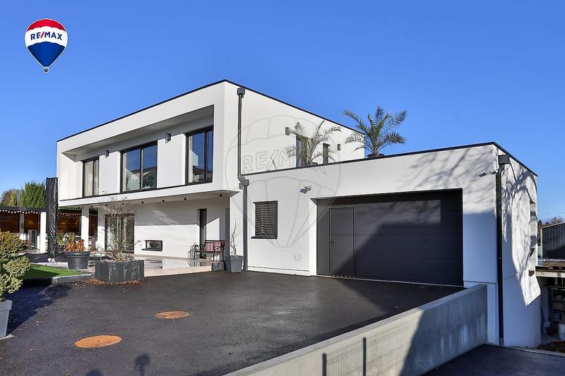 Maison - 348 m² - 7 pièces