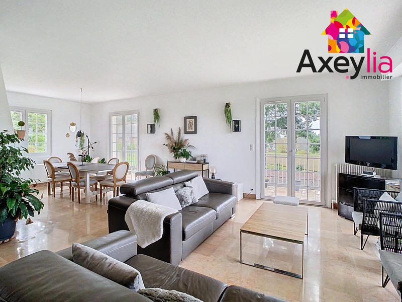 Maison - 214 m² - 8 pièces