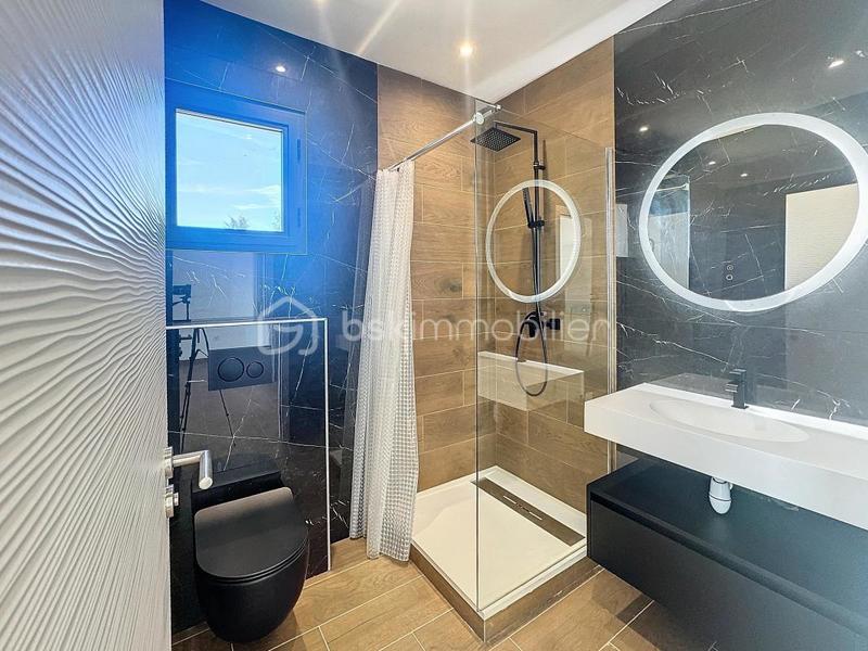 Maison - 198 m² - 6 pièces