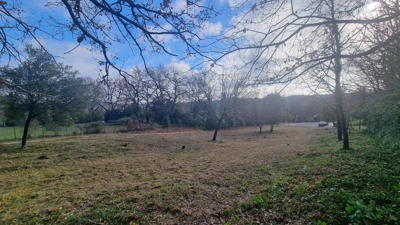 Terrain constructible - 2 150 m²