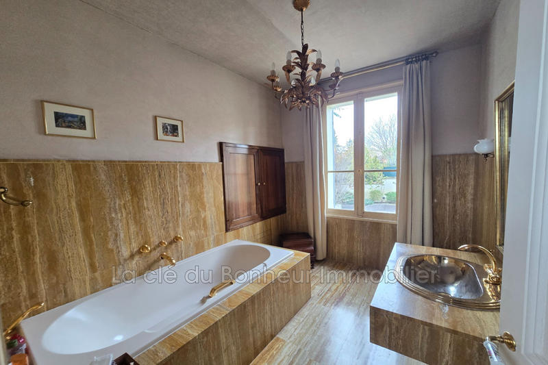 Demeure - 255 m² - 7 pièces