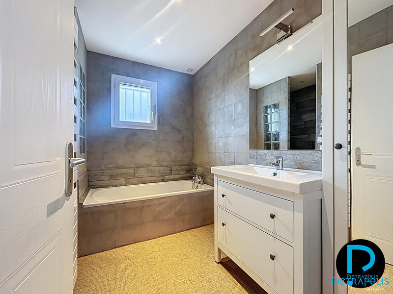 Maison - 94 m² - 5 pièces