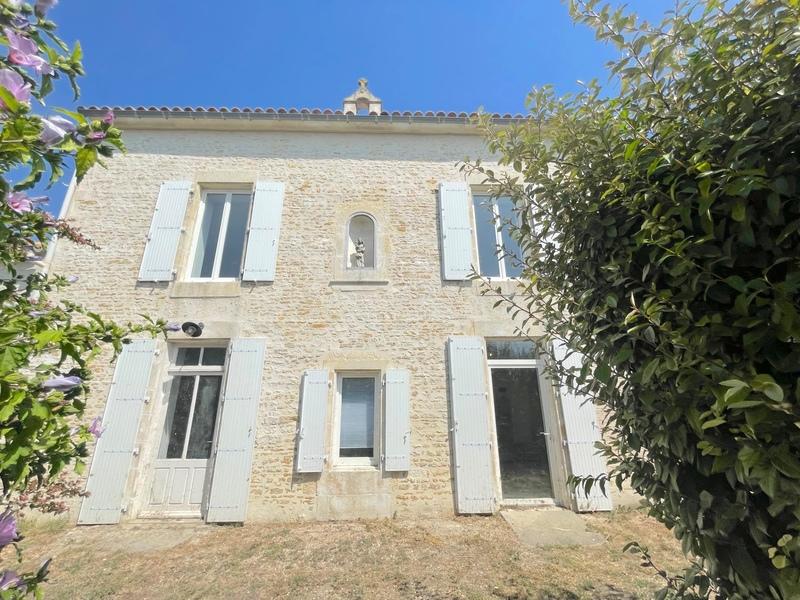 Maison - 265 m² - 12 pièces