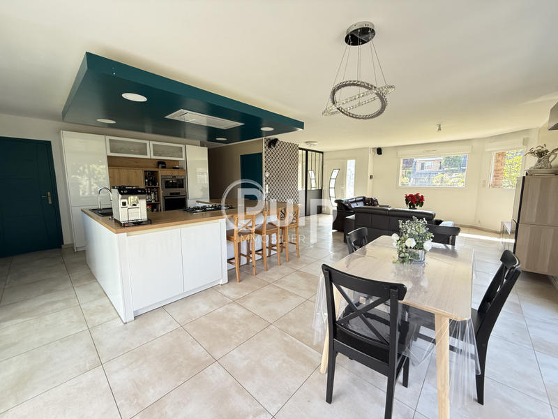 Pavillon - 130 m² - 6 pièces