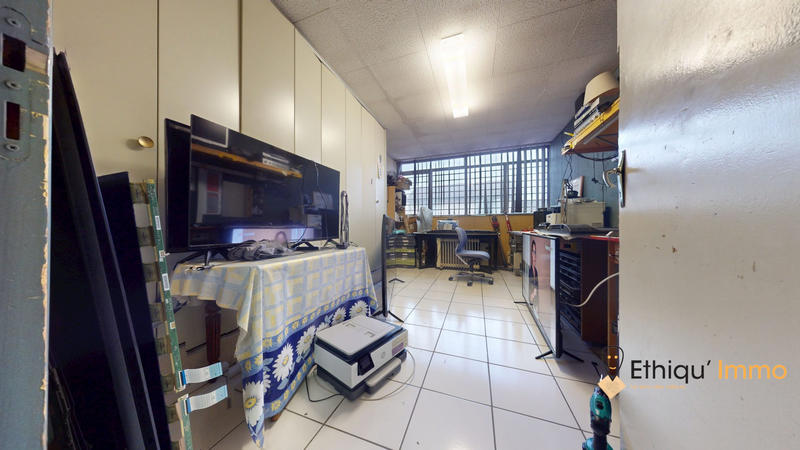 Local commercial - 839 m² - 6 pièces