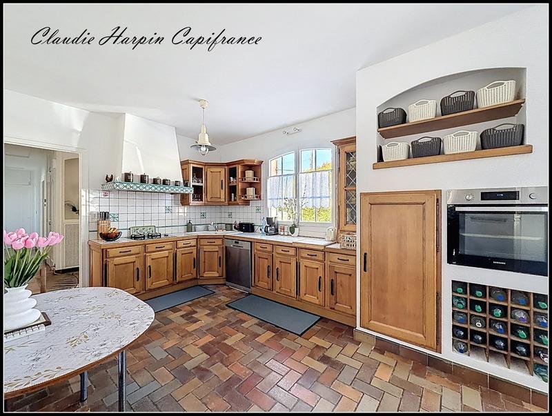 Maison - 220 m² - 8 pièces