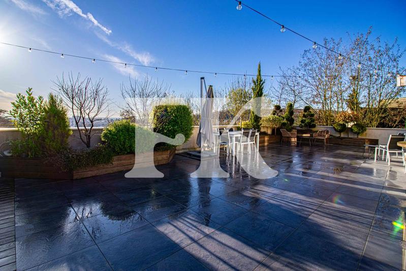 Appartement - 144 m² - 6 pièces