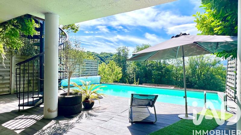 Maison - 300 m² - 5 pièces