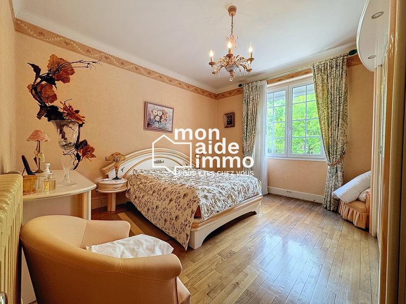 Maison - 300 m² - 15 pièces