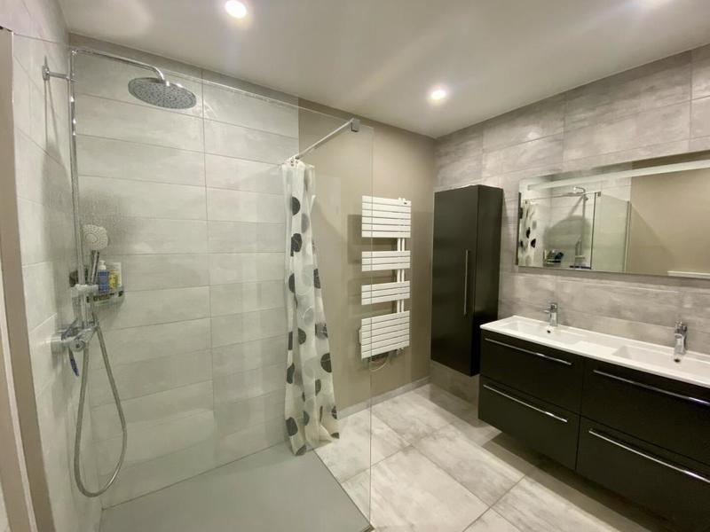 Maison - 284 m² - 8 pièces