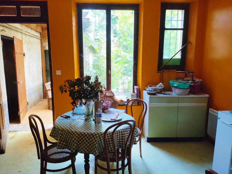 Maison - 330 m² - 8 pièces