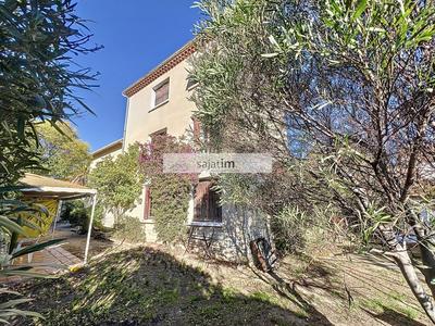 Maison - 233 m² - 10 pièces