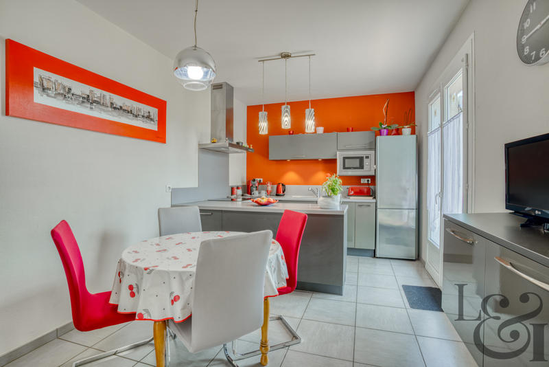 Maison - 240 m² - 11 pièces