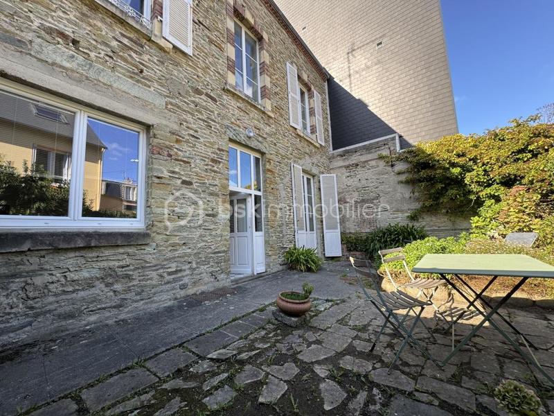 Maison de ville - 214 m² - 9 pièces