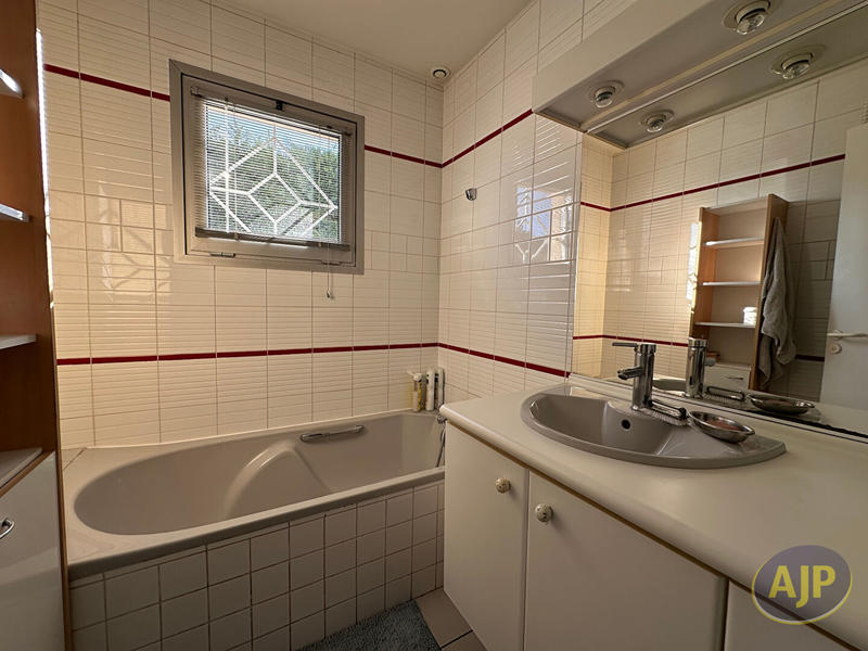 Maison - 167 m² - 7 pièces