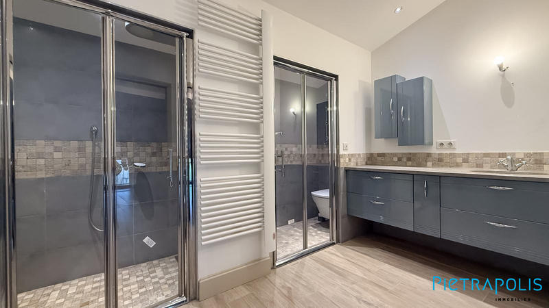 Maison - 583 m² - 15 pièces