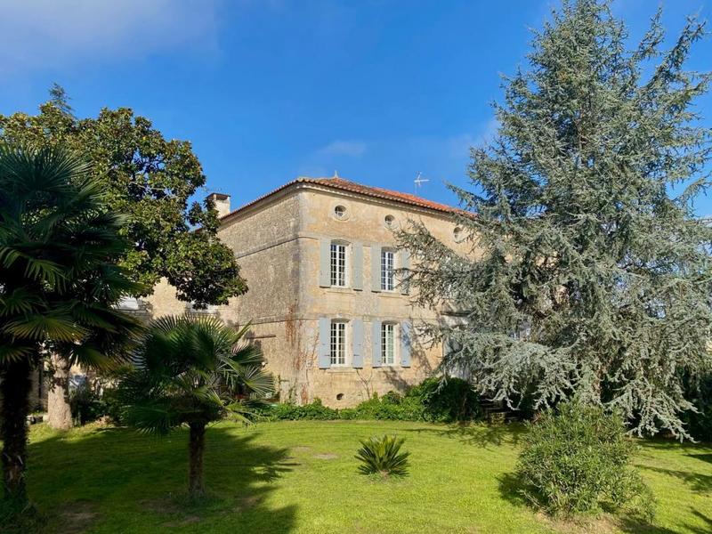 Demeure - 594 m² - 15 pièces