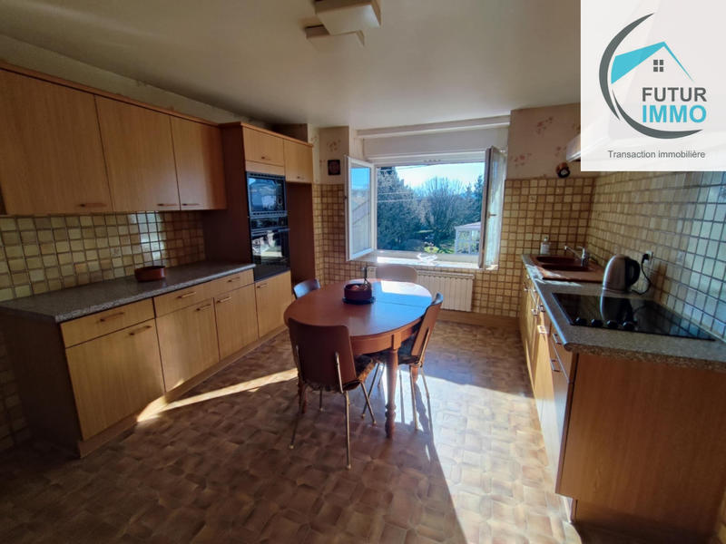 Maison - 205 m² - 8 pièces