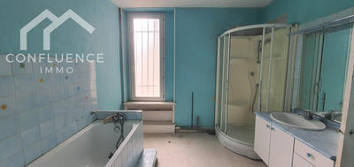 Maison - 240 m² - 8 pièces