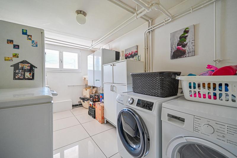 Maison contemporaine - 217 m² - 6 pièces