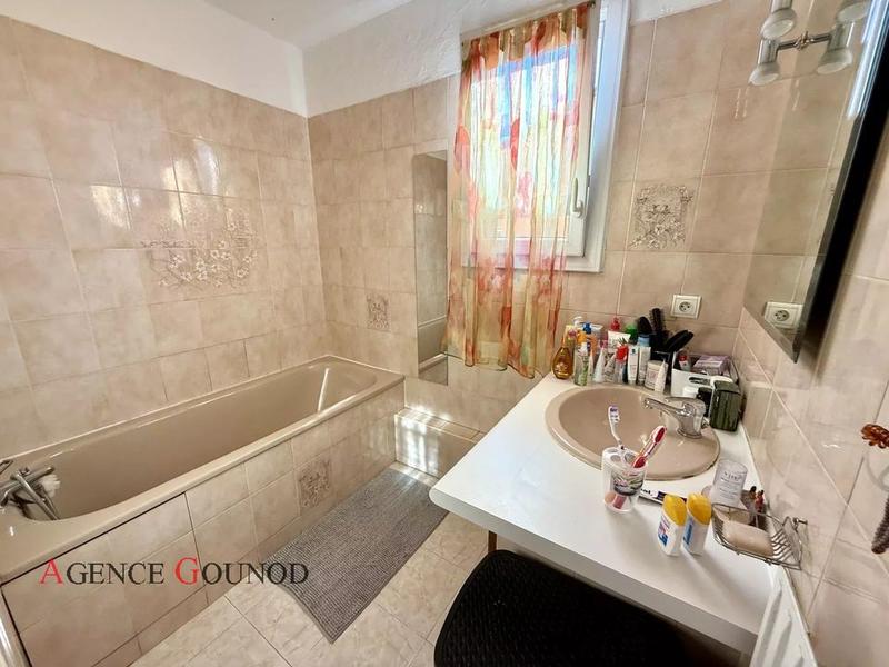 Maison - 91 m² - 5 pièces