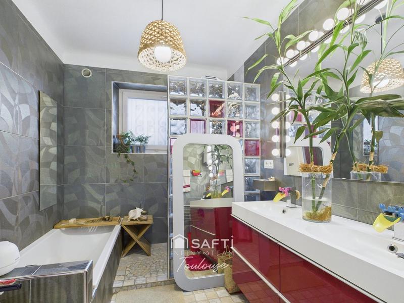 Maison - 274 m² - 8 pièces