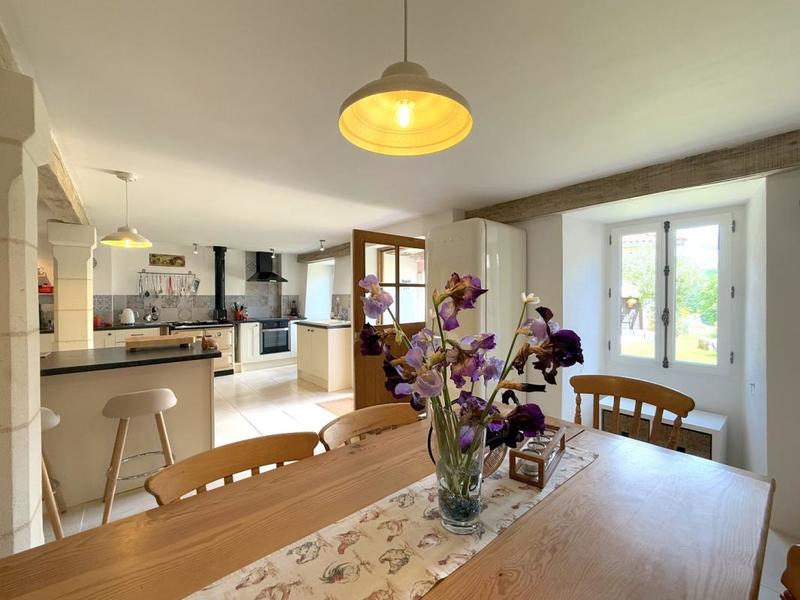 Maison - 360 m² - 8 pièces