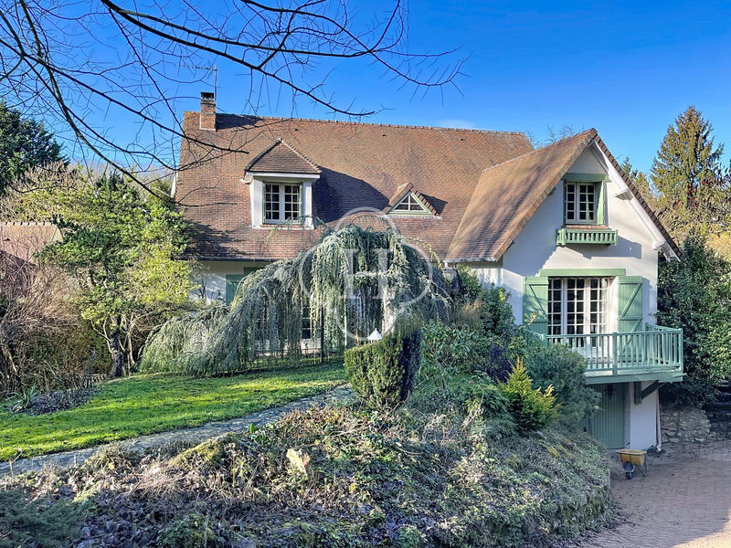 Maison traditionnelle - 185 m² - 8 pièces