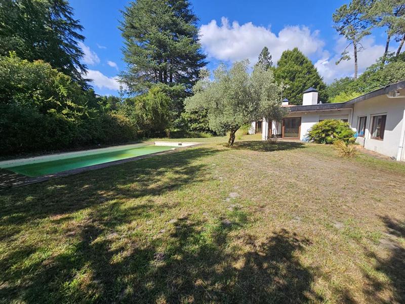 Villa - 225 m² - 6 pièces