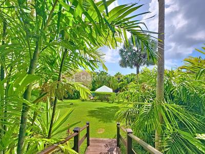 Propriété - 211 m² - 9 pièces