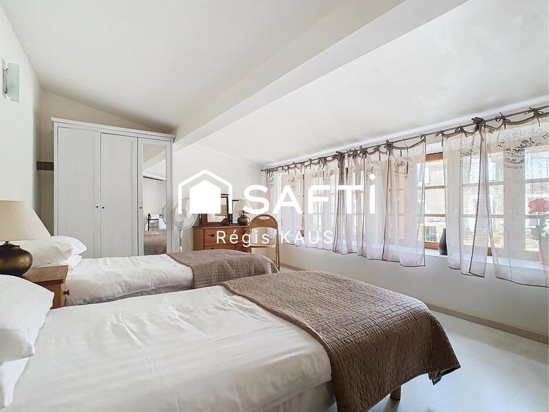 Maison - 296 m² - 12 pièces