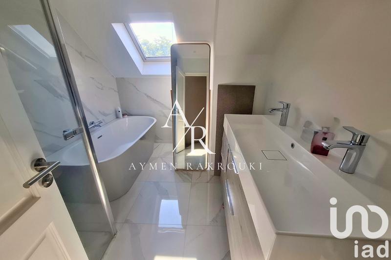 Maison - 121 m² - 10 pièces