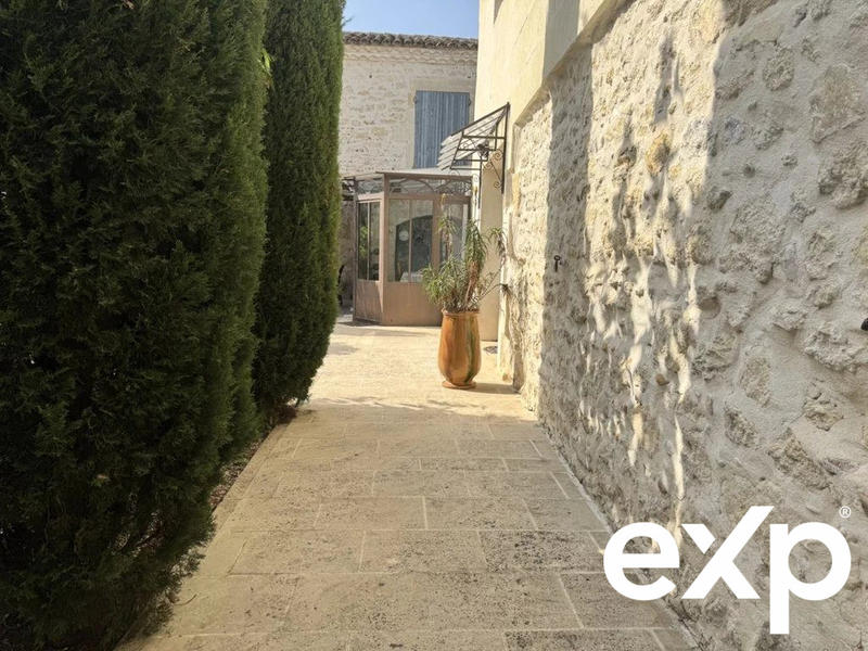 Maison - 300 m² - 7 pièces