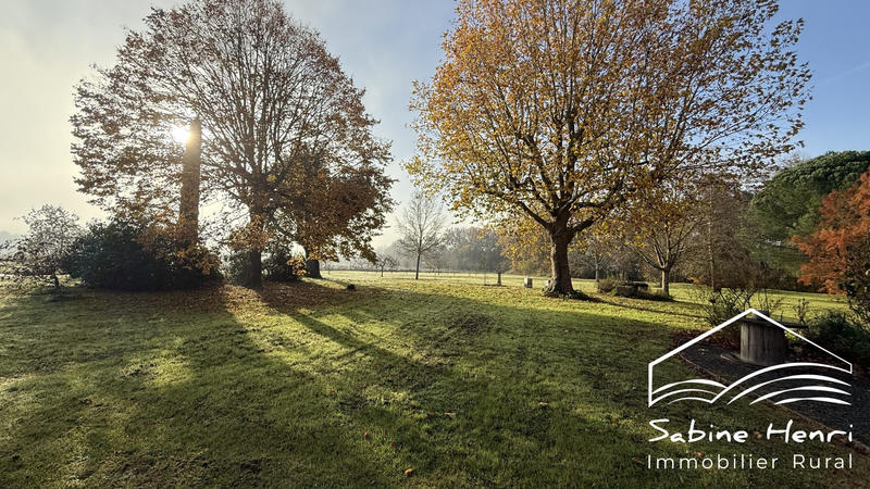 Maison - 354 m² - 10 pièces